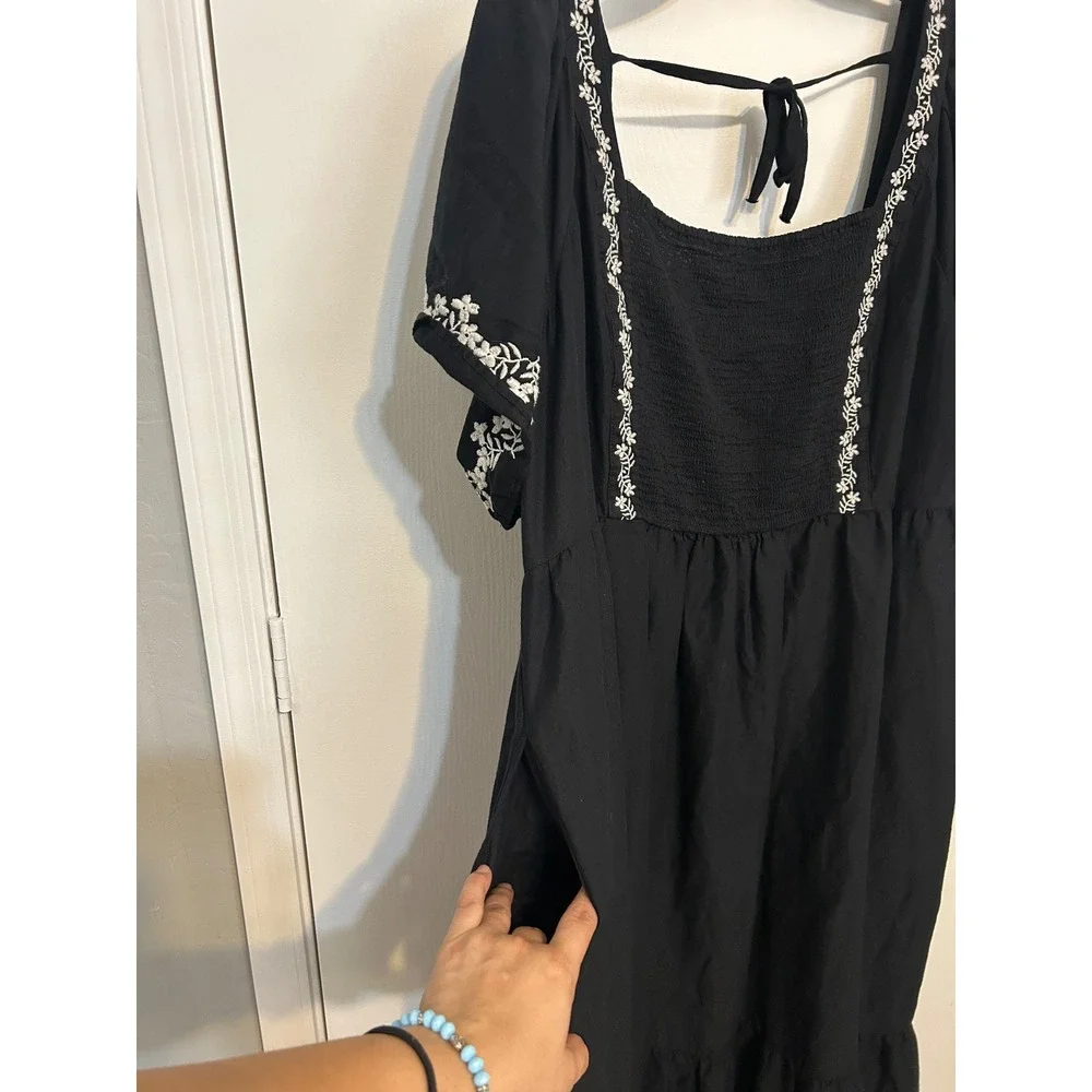Beach casual summer fall embroidered black and white floral dress with pockets